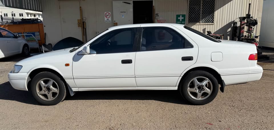 Wrecking Toyota camry 2001