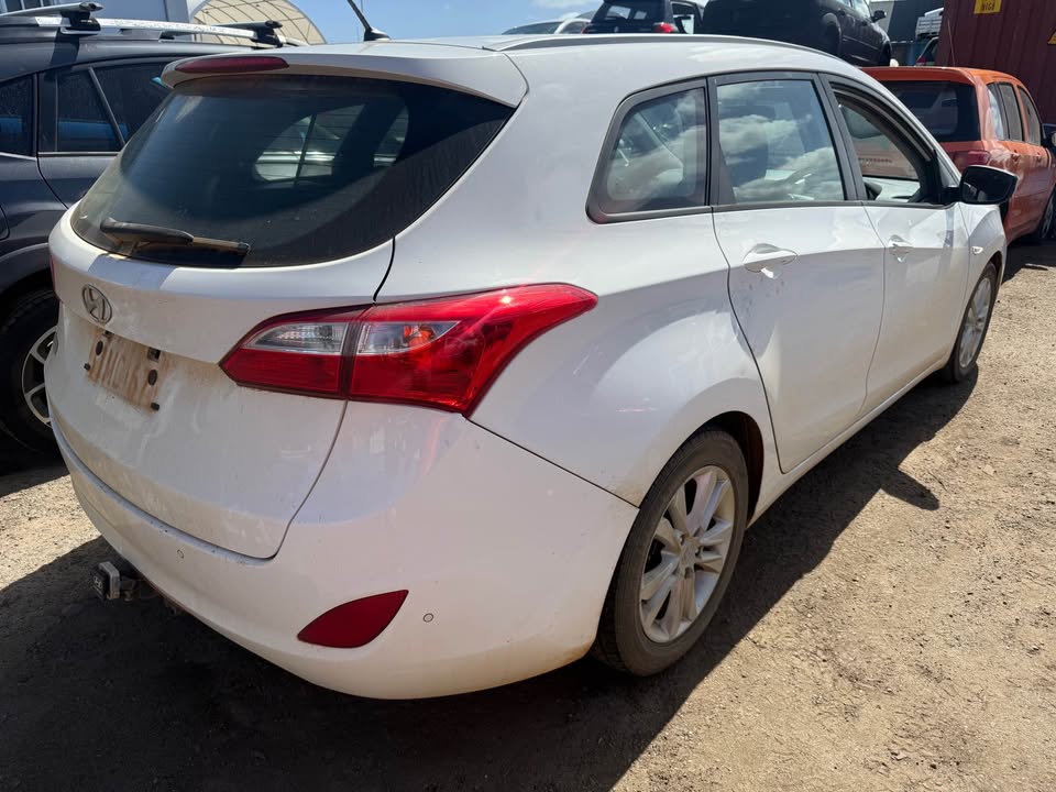 Wrecking 2012 Hyundai I30 4 - Wrecking Now 2012 Hyundai i30 - ZZ Auto Wreckers 2012 Hyundai i30 currently being wrecked in Adelaide