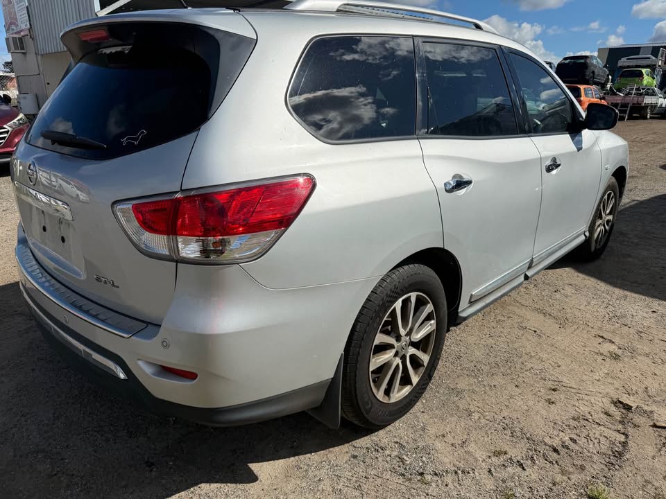Wrecking 2014 Nissan Pathfinder 6 - Wrecking 2014 Nissan Pathfinder - ZZ Auto Wreckers Wrecking 2014 Nissan Pathfinder - Car Wreckers Perth WA